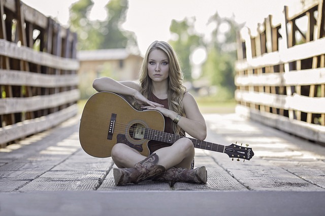 dziewczyna z gitarą