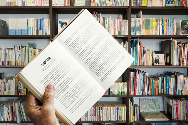 studia dzienne3 student z książką