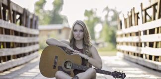 dziewczyna z gitarą