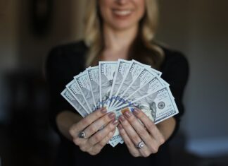 Ile zarabia się po CFA? Ile zarabia się po CFA?