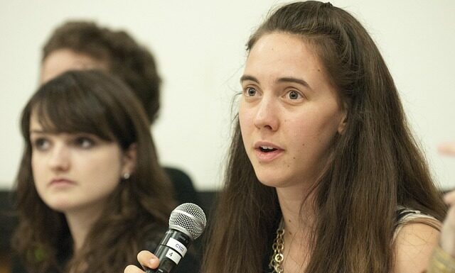 Ile zarabia koordynator w firmie transportowej?